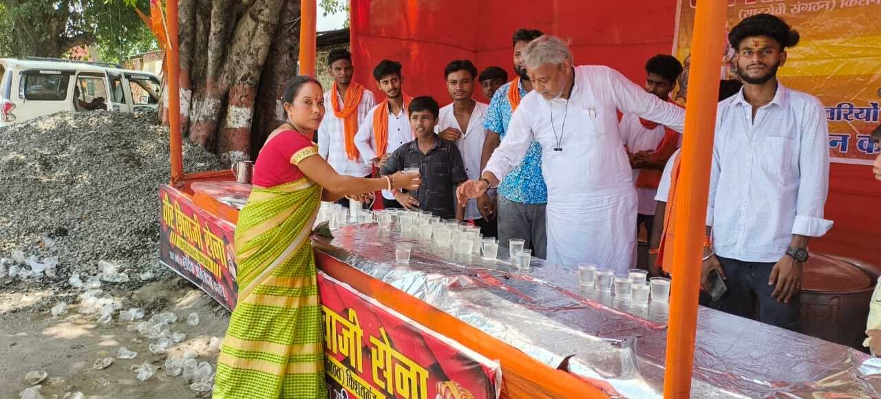 शिवाजी सेना ने शिविर में शिवभक्तों को दिया खीर व शरबत