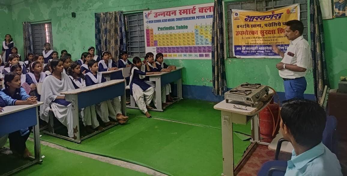 खाना बनाने के बाद व सोने से पहले गैस रेगुलेटर करें बंद