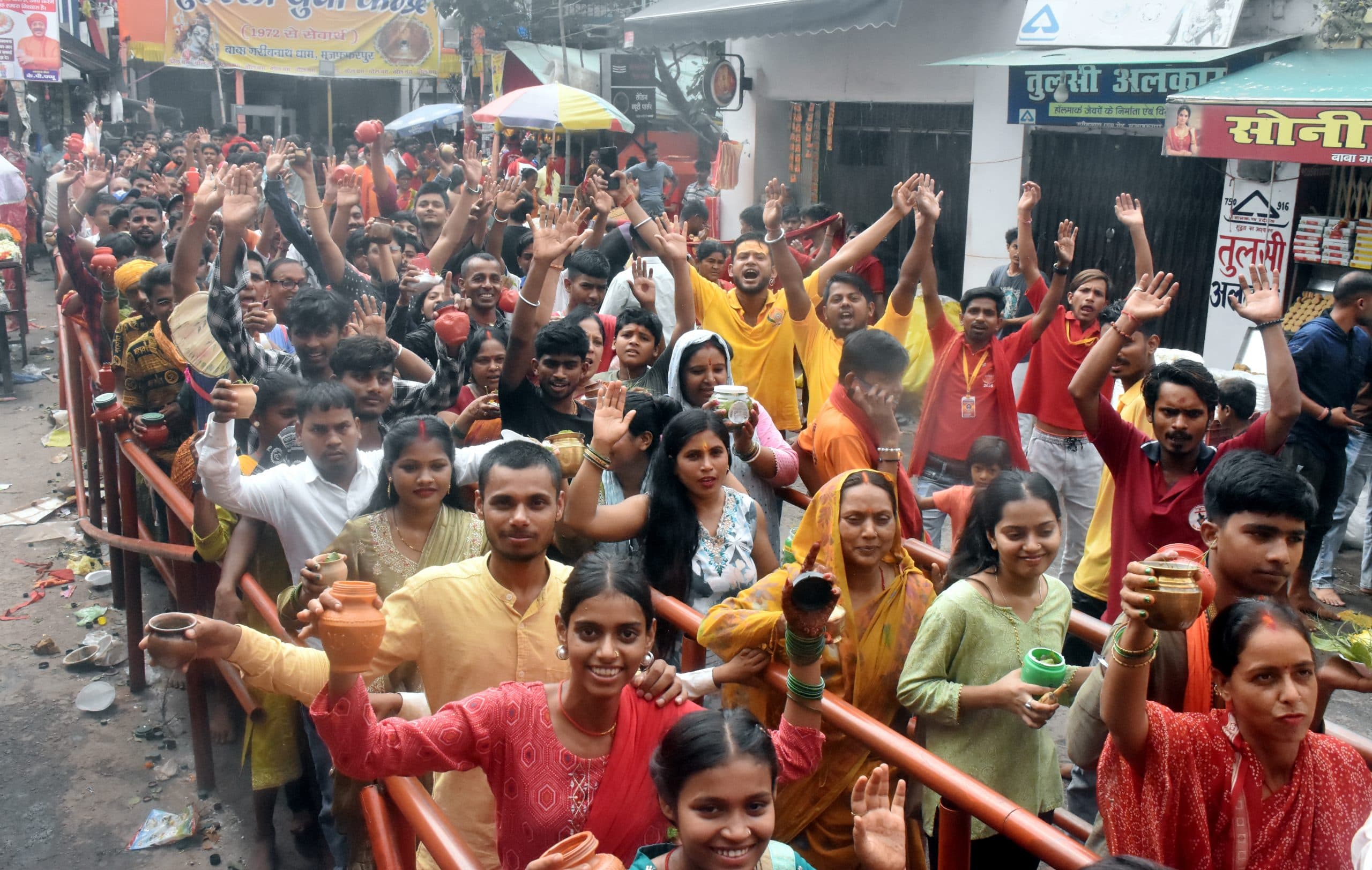 दूसरी सोमवारी पर डेढ़ लाख भक्तों ने किया जलाभिषेक