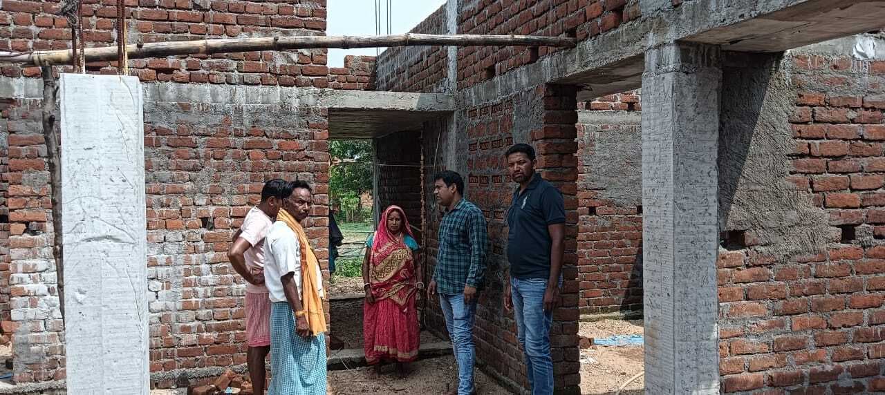 जिला समन्वयक ने अबुआ आवास का किया निरीक्षण