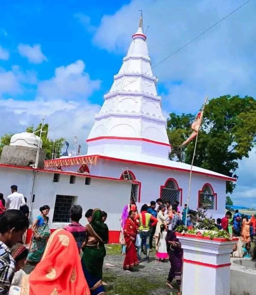 करौं में धूमधाम से हुई बाबा दुबे की वार्षिक पूजा