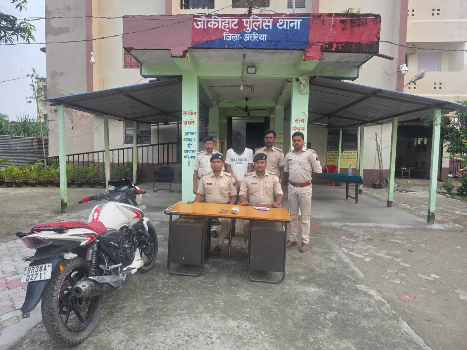 70 हजार रुपये के साथ लुटेरा गिरफ्तार