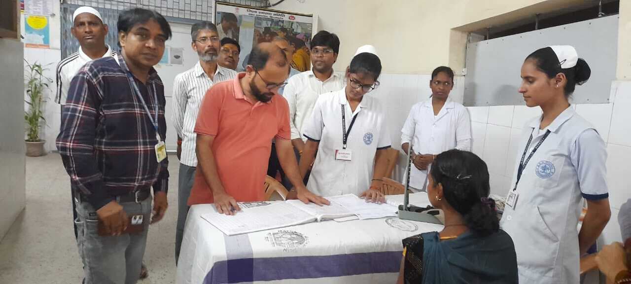 गर्भवती की एचआईवी, सिफलिस, हीमोग्लोबिन, पेशाब की हुई जांच