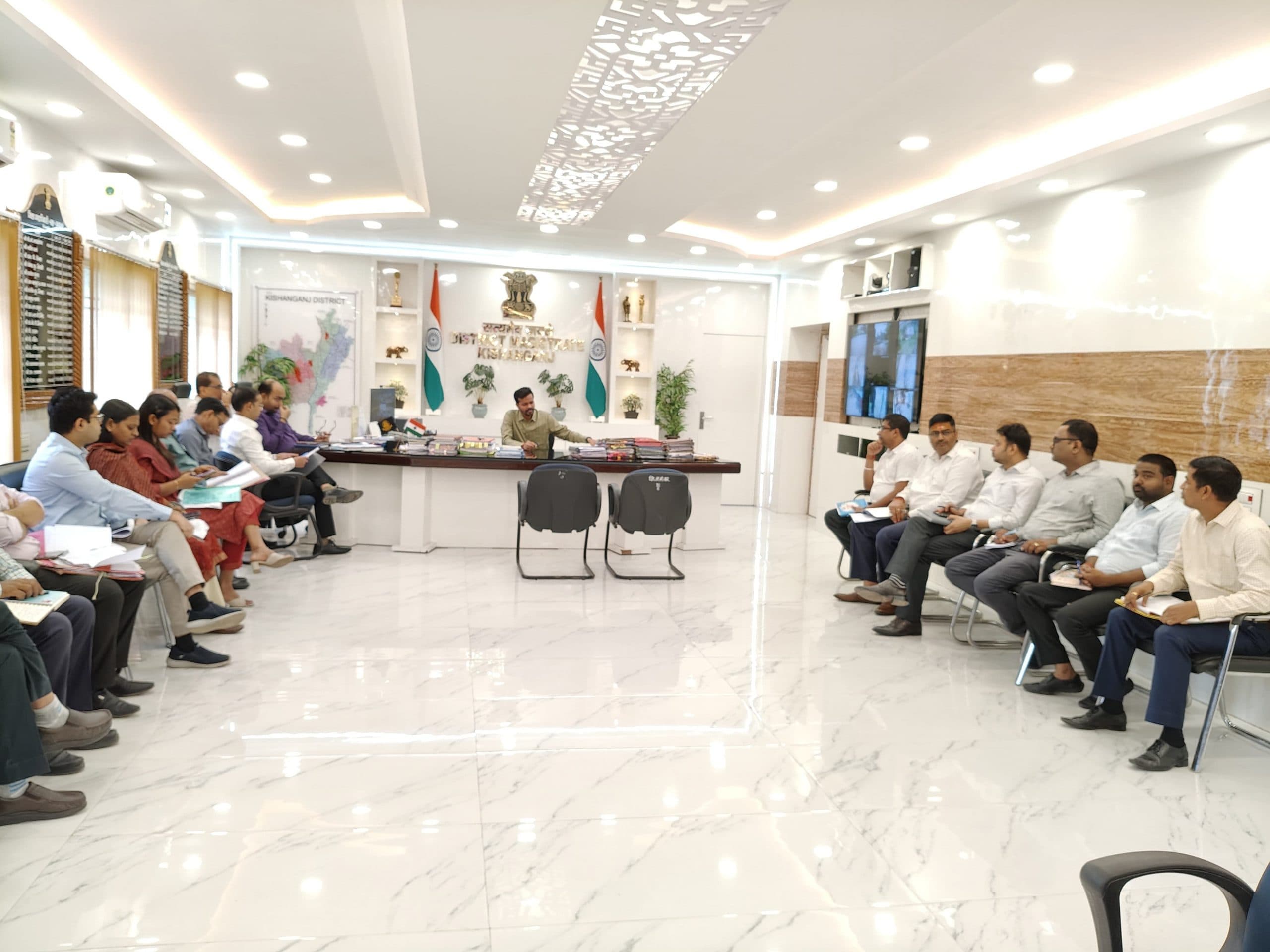 स्वतंत्रता दिवस समारोह को लेकर शुरु करें शुरू: डीएम