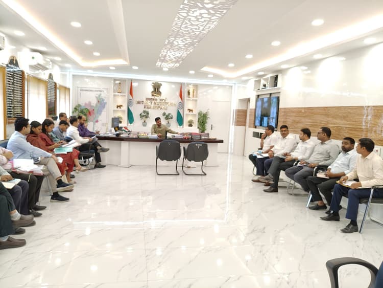 स्वतंत्रता दिवस समारोह को लेकर शुरु करें शुरू: डीएम