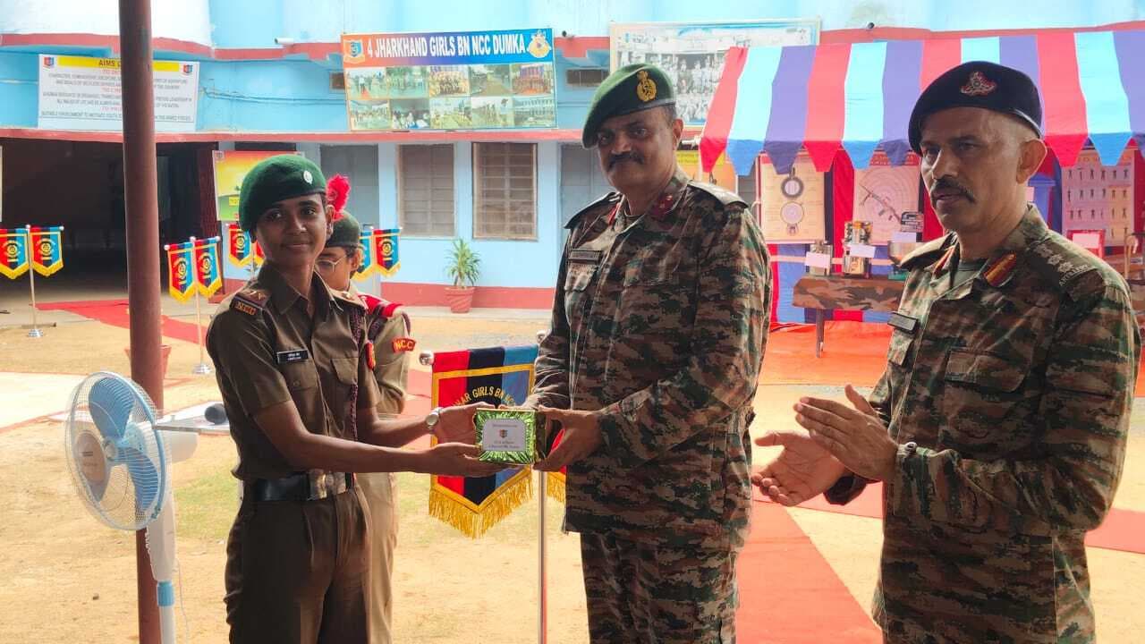 कैडेट श्रेया कुमारी को सराहनीय कार्य के लिए मिला पुरस्कार