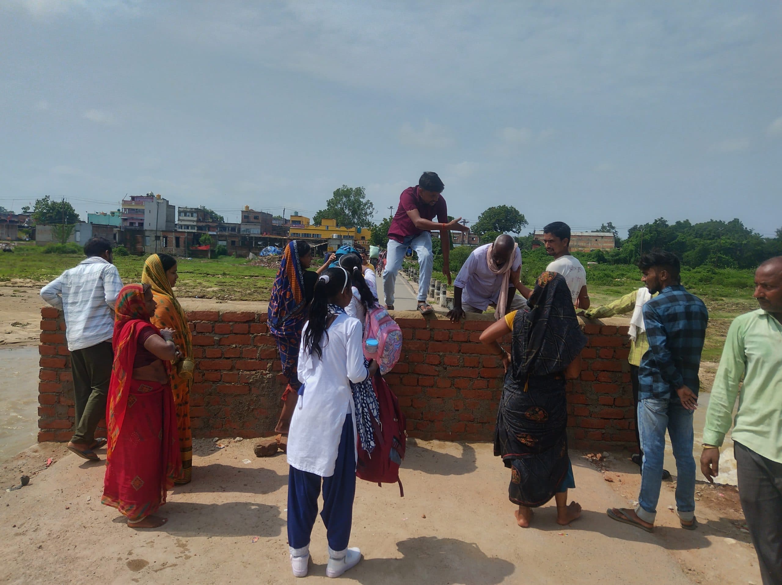 शहर जाने के लिए वैकल्पिक व्यवस्था करे सरकार