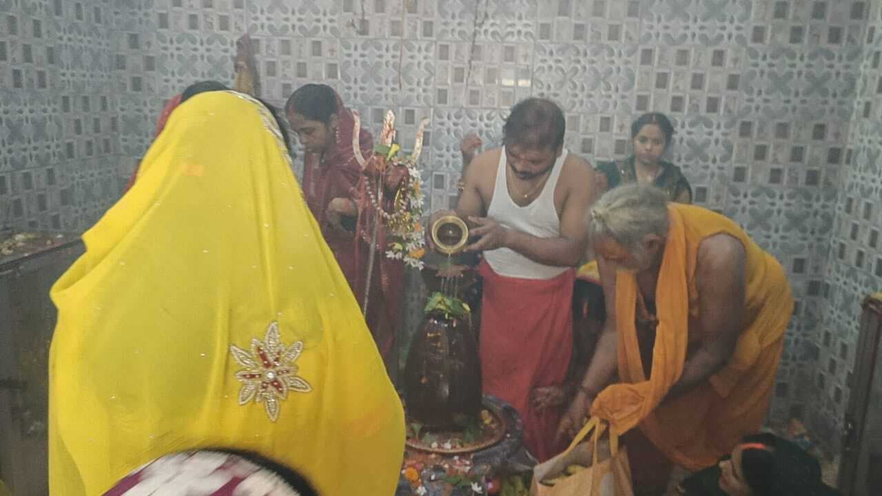 Kaimur news: हर-हर महादेव, बम-बम भोले से गूंजते रहे शिवालय