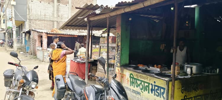 अनुमंडल कार्यालय के पास छह दुकानों में चोरी