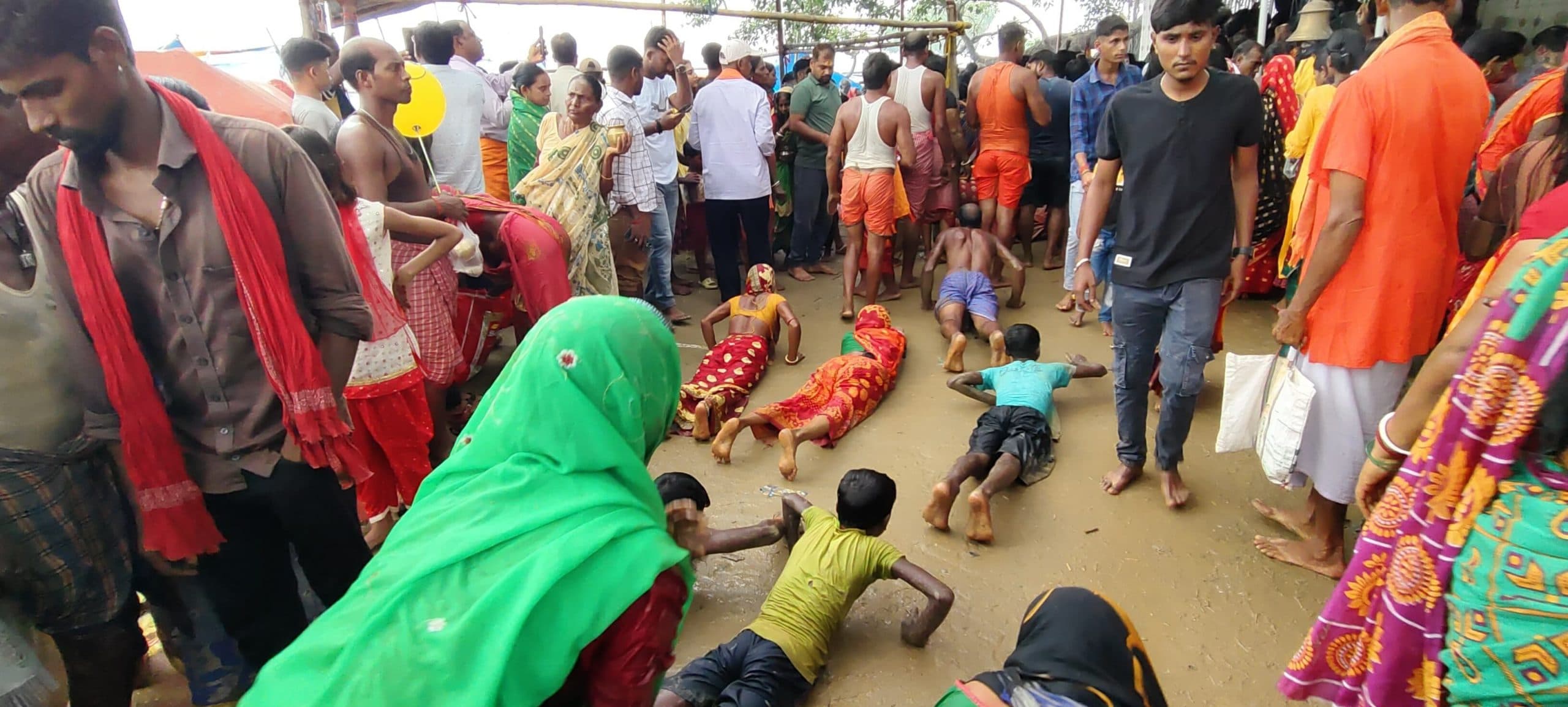 असना व अस्ताजोड़ा में धूमधाम से हुई बाबा दुबे की पूजा