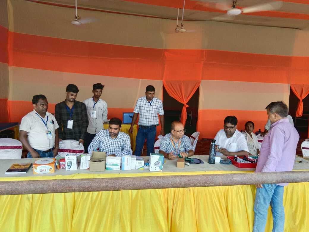 Deoghar news : औषधि निरीक्षक ने खिजुरिया से दुम्मा तक चलाया अभियान, अवैध रूप से बेची जा रही दवाइयां कीं जब्त