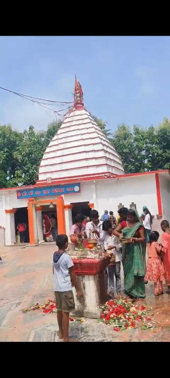 विभिन्न शिवालयों में सोमवारी को लेकर उमड़ी भारी भीड़