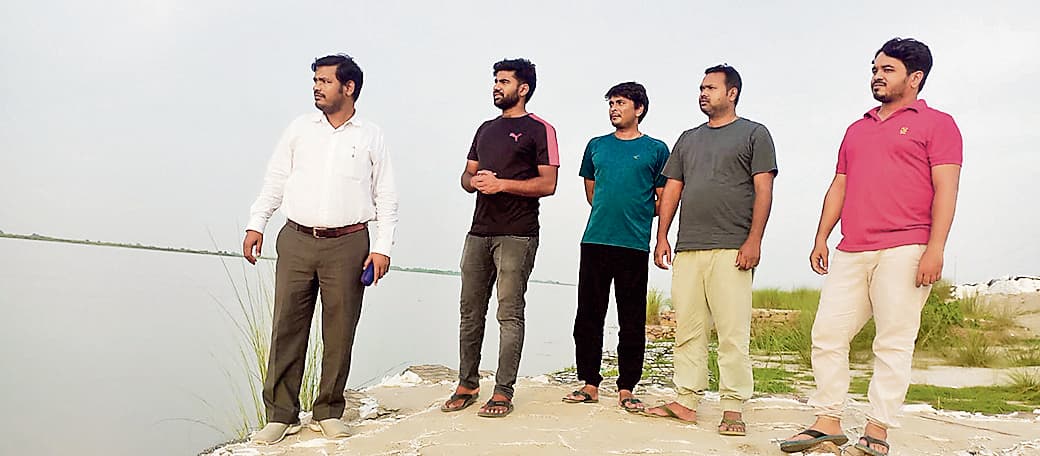 Gopalganj News : नेपाल में बारिश थमने से शांत पड़ी गंडक, खतरे के निशान से है एक मीटर नीचे