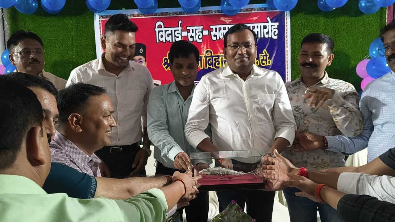 एसडीपीओ विपिन बिहारी को समारोहपूर्वक दी गयी विदाई