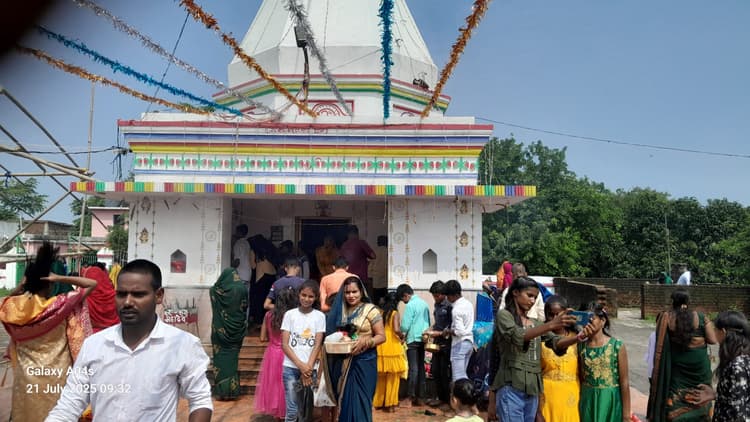 शिवालयों में उमड़ी श्रद्धालुओं की भीड़