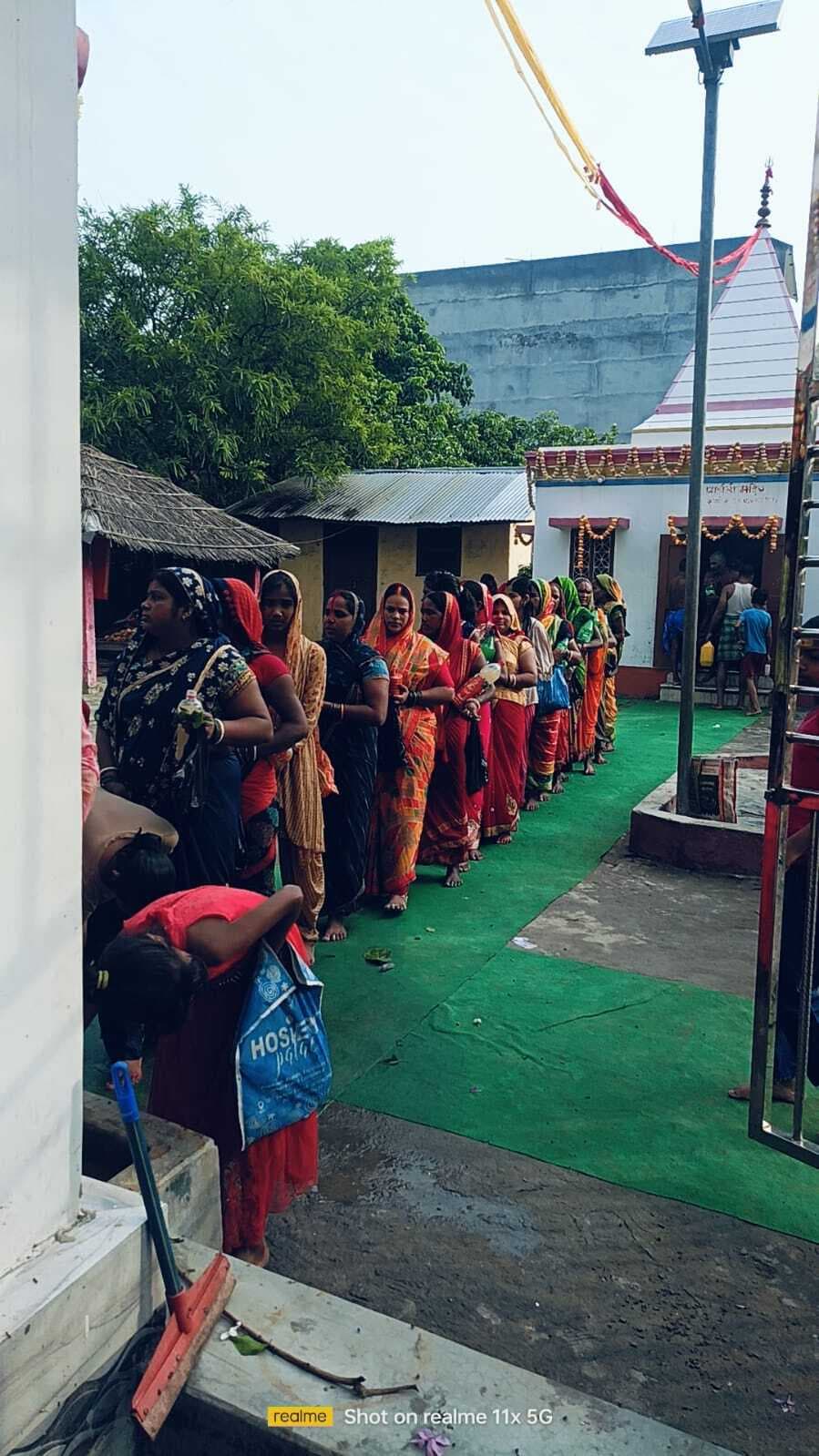 सावन की दूसरी सोमवारी को शिवालयों पर उमड़ी श्रद्धालुओ की भीड़