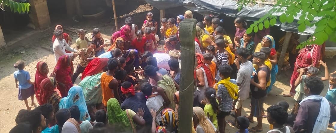 कांवरिया का शव सौढ़ उत्तरी पंचायत के दुधेला गांव पहुंचते ही मचा कोहराम