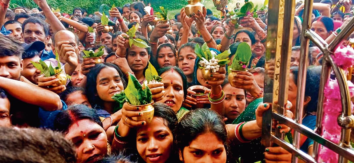 Gopalganj News  : सावन की दूसरी सोमवारी पर श्रद्धालुओं ने जलाभिषेक कर की सुख-समृद्धि की कामना