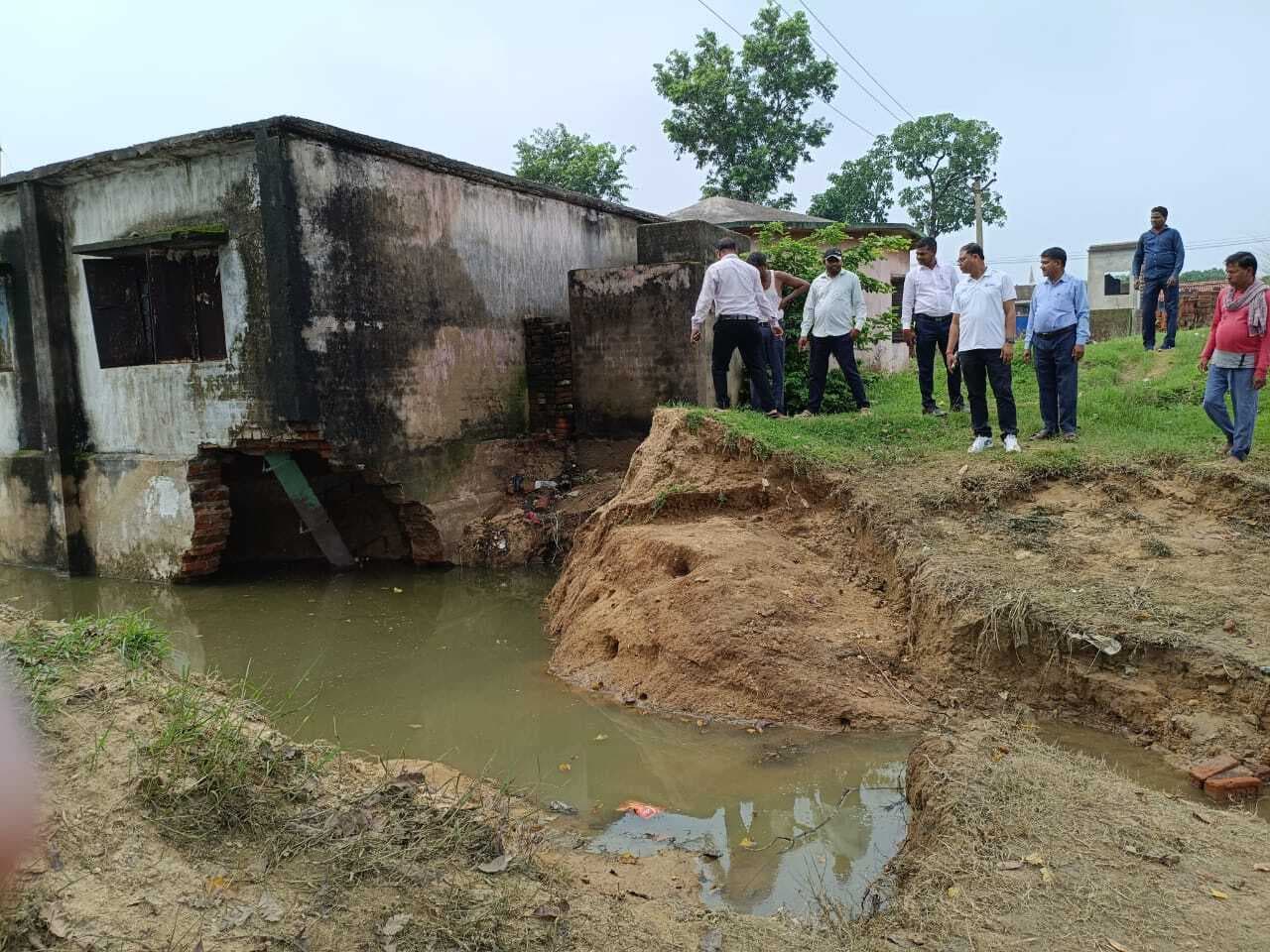 Bokaro News : उत्क्रमित मवि खखंडा का भवन क्षतिग्रस्त