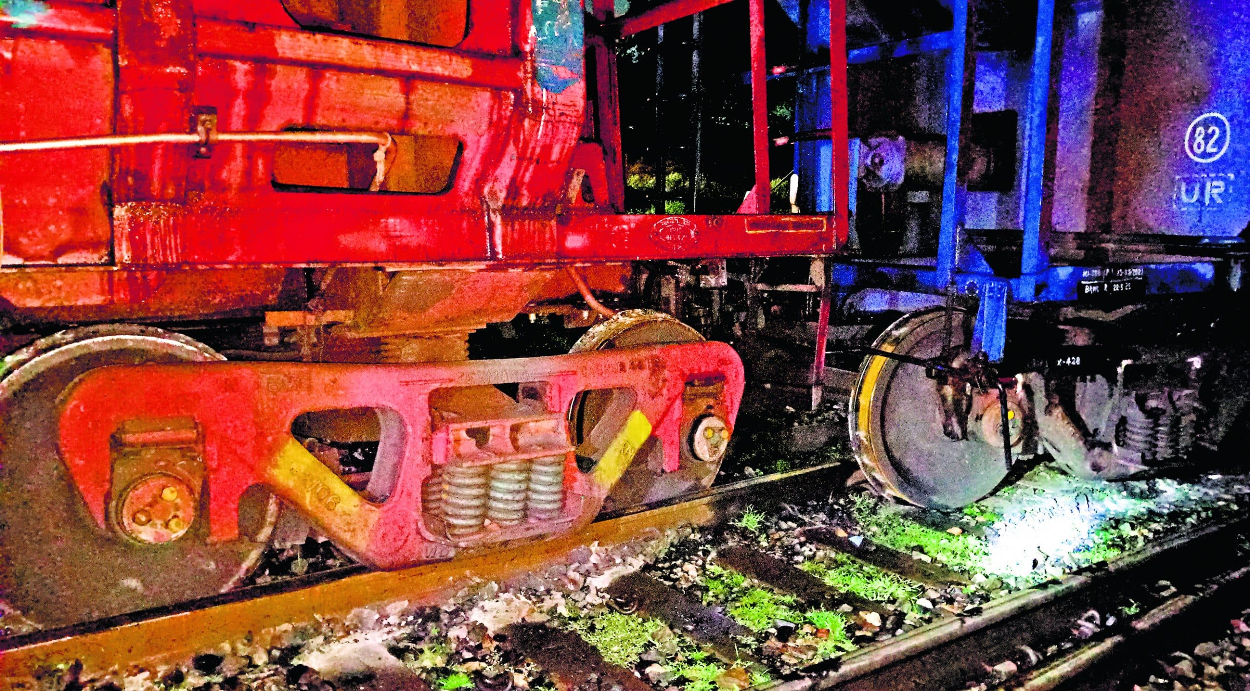 Bokaro News : कोयला लेकर बीटीपीएस जा रही मालगाड़ी की चार बोगियां बेपटरी