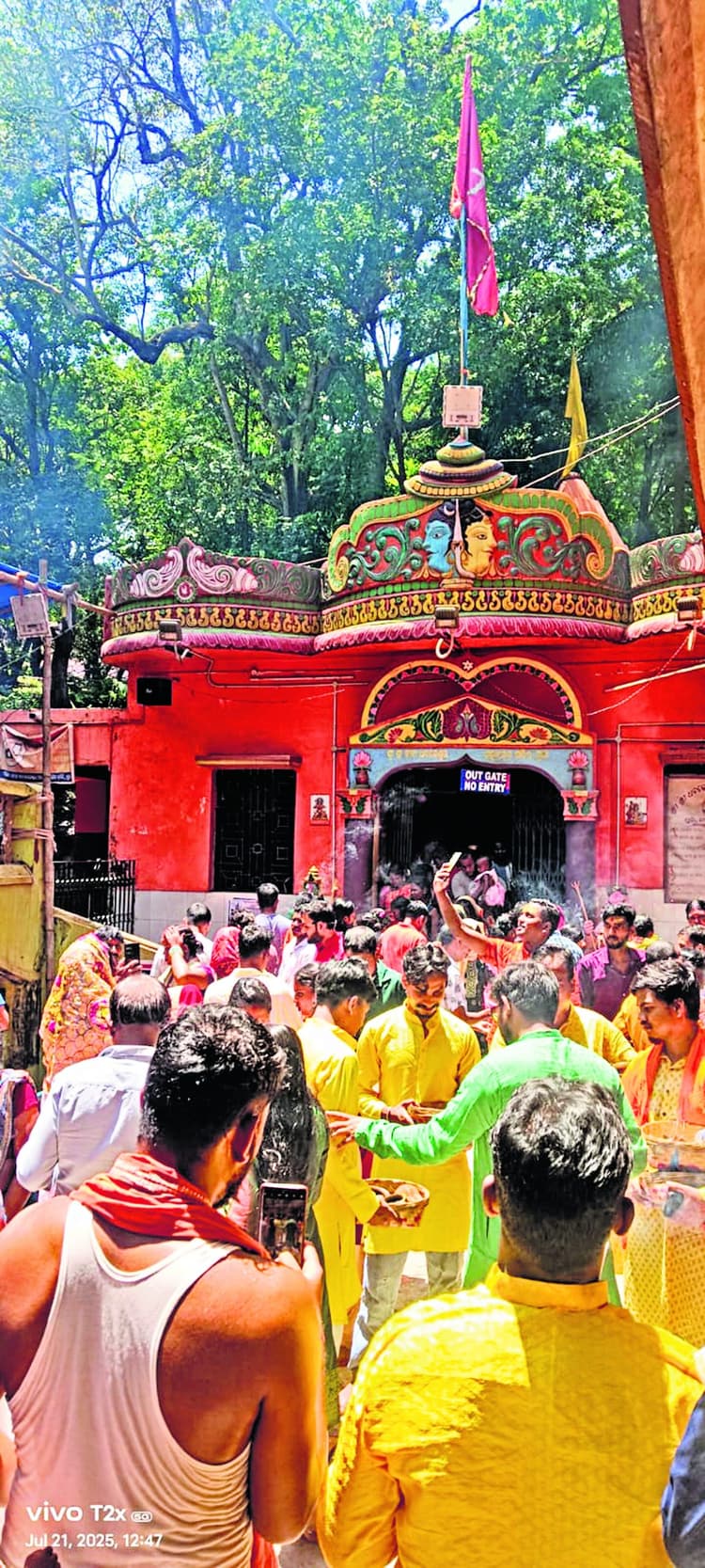 Chaibasa News : मुर्गा महादेव में 200 कांवरियों ने किया जलाभिषेक