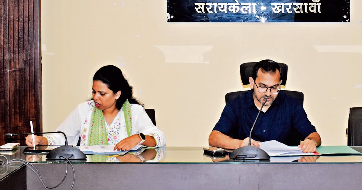 Seraikela Kharsawan News : ड्रॉपआउट बच्चों की पहचान कर पुनः विद्यालय से जोड़ें शिक्षक