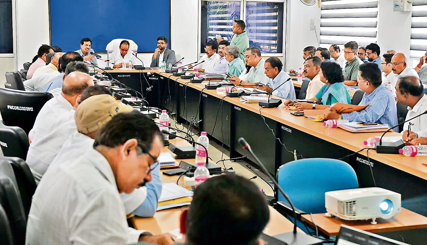 Health Department News : निचले क्रम के अस्पतालों से छोटी बीमारियों के लिए मरीजों को रिम्स रेफर न करें डॉक्टर : स्वास्थ्य मंत्री