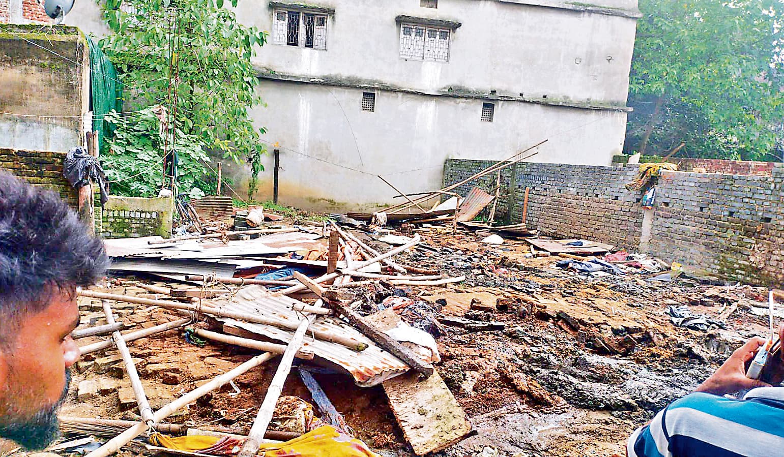 Ranchi Municipal Corporation News : जालान रोड से खटाल साफ, मेन रोड में भी चला अतिक्रमण हटाओ अभियान