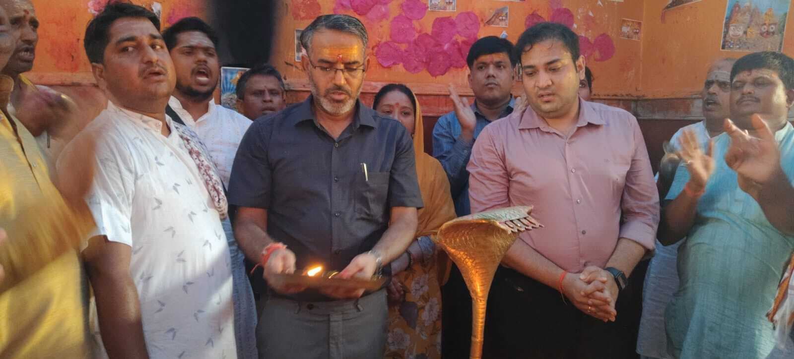 Giridih News: दूसरी सोमवरी पर झारखंडधाम मंदिर में उमड़े श्रद्धालु, डीसी ने भी की पूजा