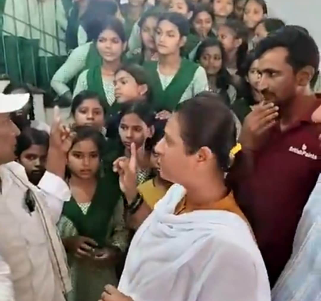 Giridih News: विधायक ने किया कस्तूरबा विद्यालय का निरीक्षण, मिली गड़बड़ी