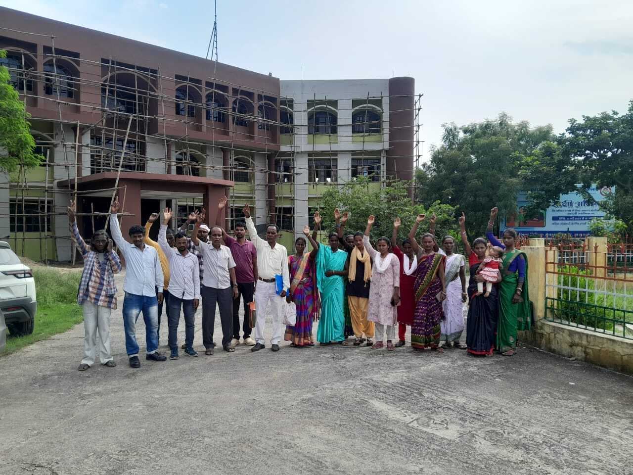 Jamshedpur News : एसडीओ से चिलगु पंचायत में सड़क व पानी की समस्या दूर कराने की मांग