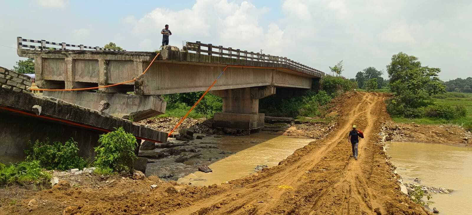 पेलौल पुल के समीप बना डायवर्सन