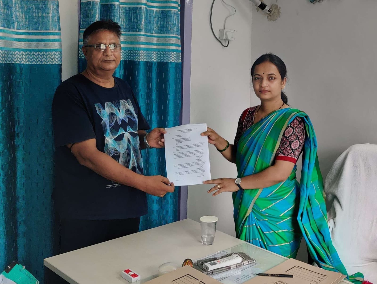 लोक शिकायत की सुनवाई के बाद मीरगंज नप में पीड़ित का होल्डिंग टैक्स किया जारी