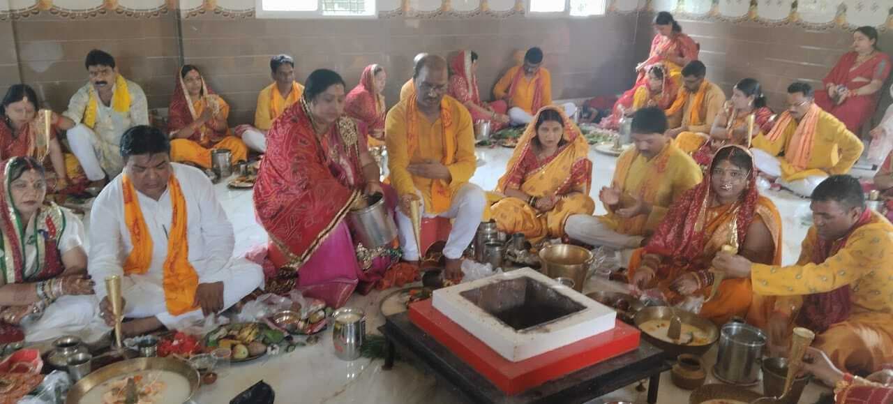 Dhanbad News : सामूहिक रुद्राभिषेक अनुष्ठान का आयोजन