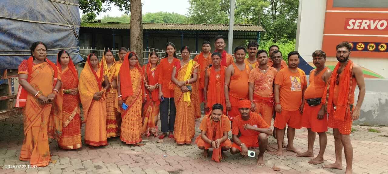 Dhanbad News : घोराठी से बाबा नगरी के लिए कांवरियों का जत्था रवाना