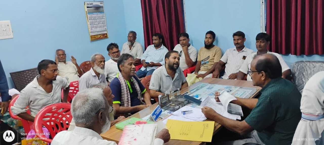 विधायक प्रतिनिधि ने जनता दरबार में सुनी लोगों की समस्याएं