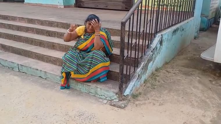 गिद्धौर अस्पताल में रेफर मरीज का कराया डिलीवरी, नवजात की मौत, परिजनों ने की कार्रवाई की मांग