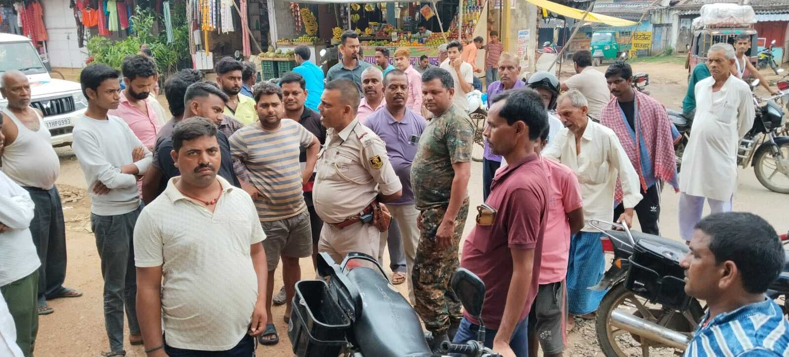 बाइक की डिक्की का ताला तोड़ उचक्कों ने उड़ाये 98 हजार रुपये