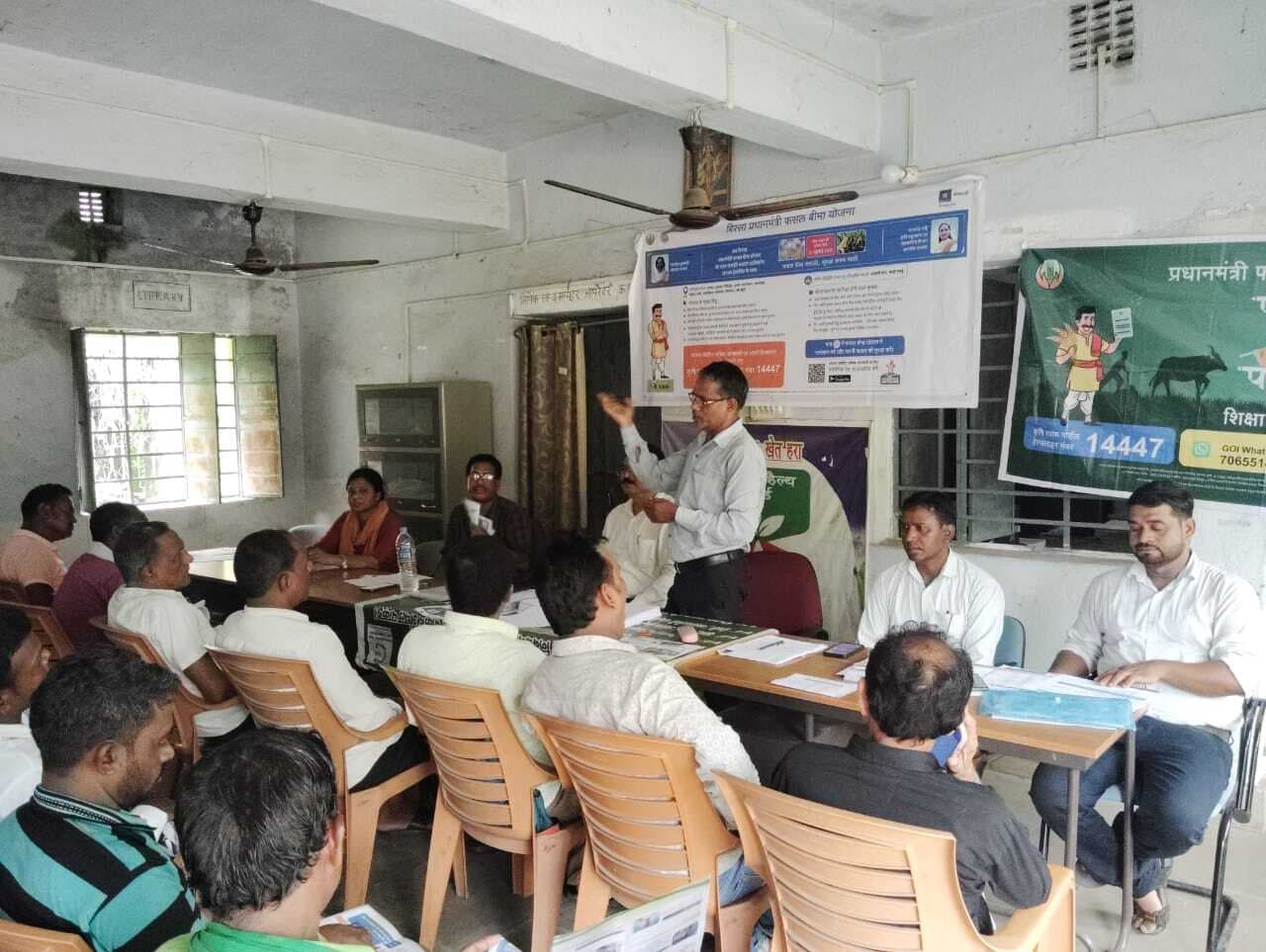 कार्यशाला में फसल बीमा के लिए किया प्रेरित