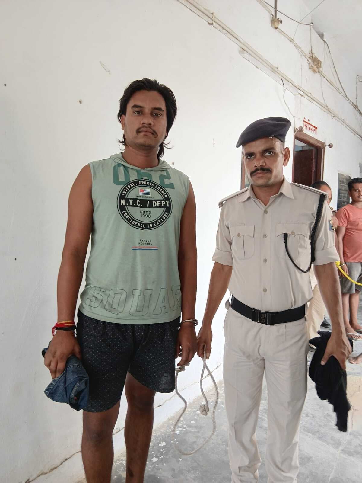 Motihari: चोरी की बाइक के साथ बदमाश धराया