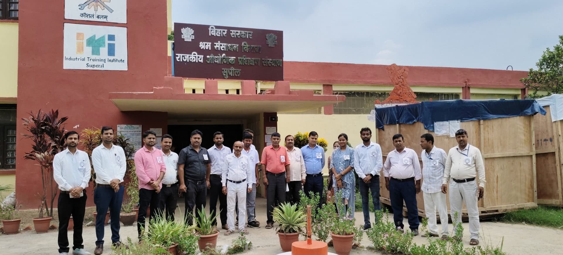 शिक्षकों एवं कर्मियों ने पुरानी पेंशन योजना की बहाली को लेकर जताया विरोध