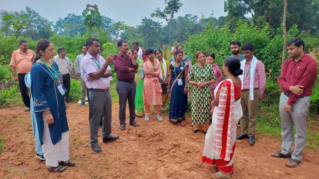 स्वयं सहायता समूहों के सफल संचालन की जानकारी साझा की गयी