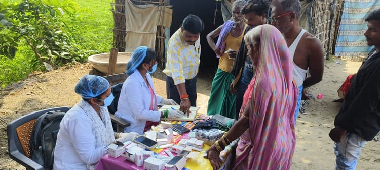 ई टू घाट में स्वास्थ्य विभाग का रेस्क्यू ऑपरेशन, 100 से अधिक मरीजों का हुआ उपचार