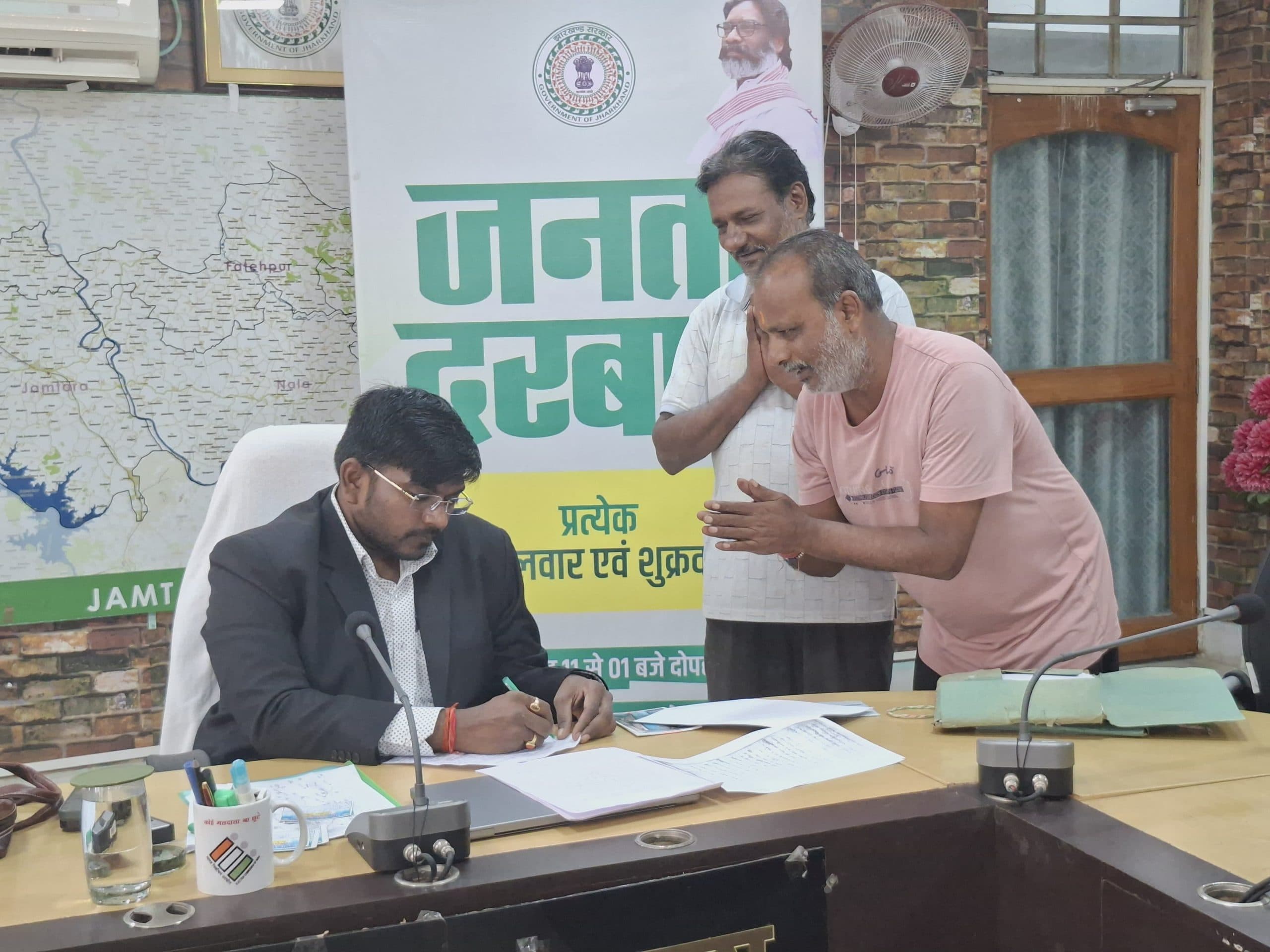 डीसी ने जनता दरबार में 55 लोगों की सुनी समस्याएं