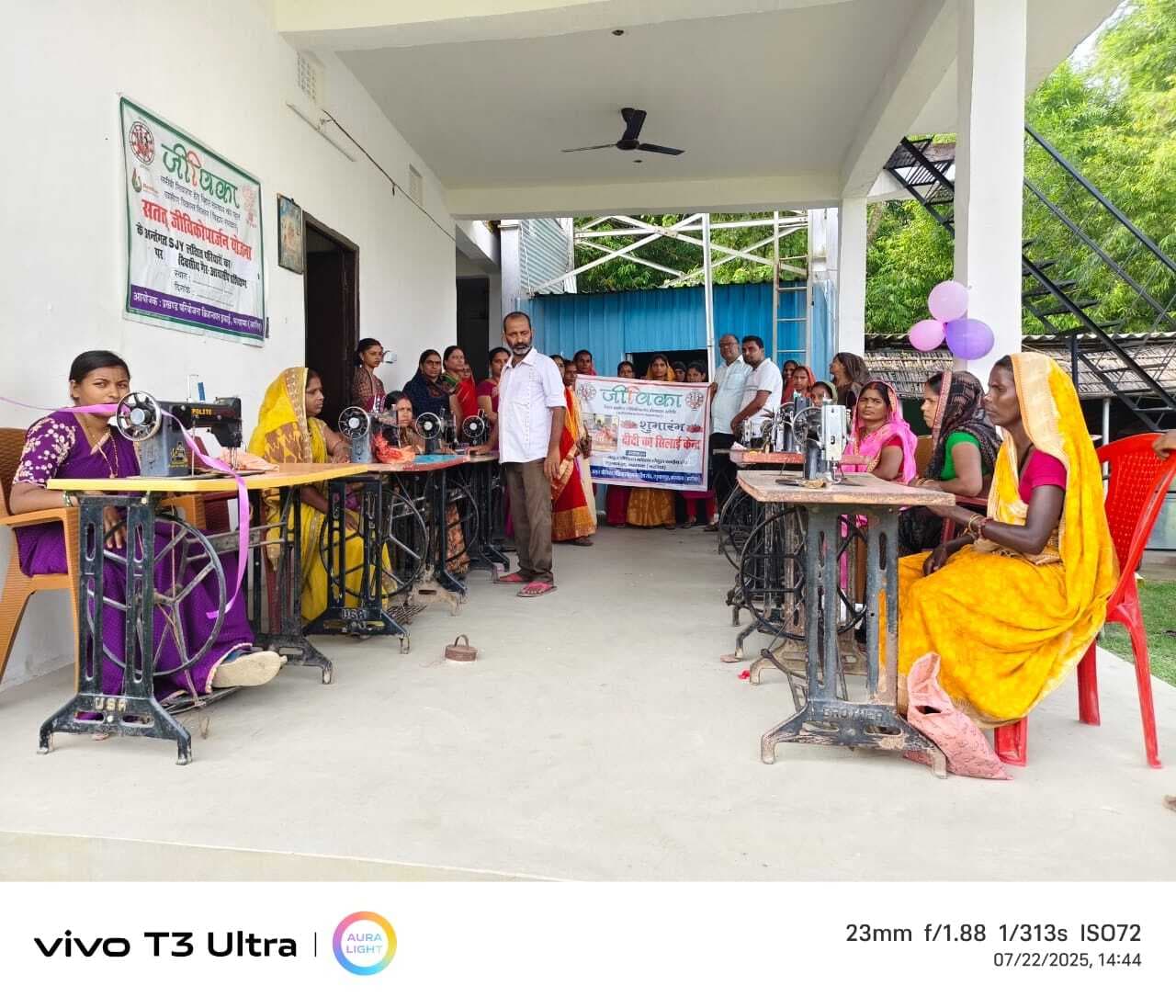 अब आंगनबाड़ी के बच्चों के लिए ड्रेस तैयार करेंगी जीविका दीदियां