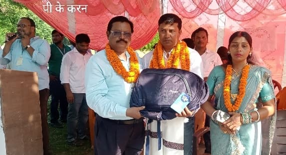 विष्णुपुर में प्रोन्नत शिक्षक को दी भावपूर्ण विदाई