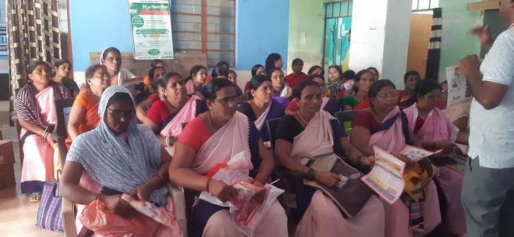 आशा कार्यकर्ताओं को डेंगू-चिकनगुनिया से बचाव की दी जानकारी