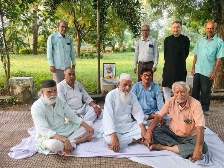 केरल के पूर्व मुख्यमंत्री के निधन पर जताया शोक