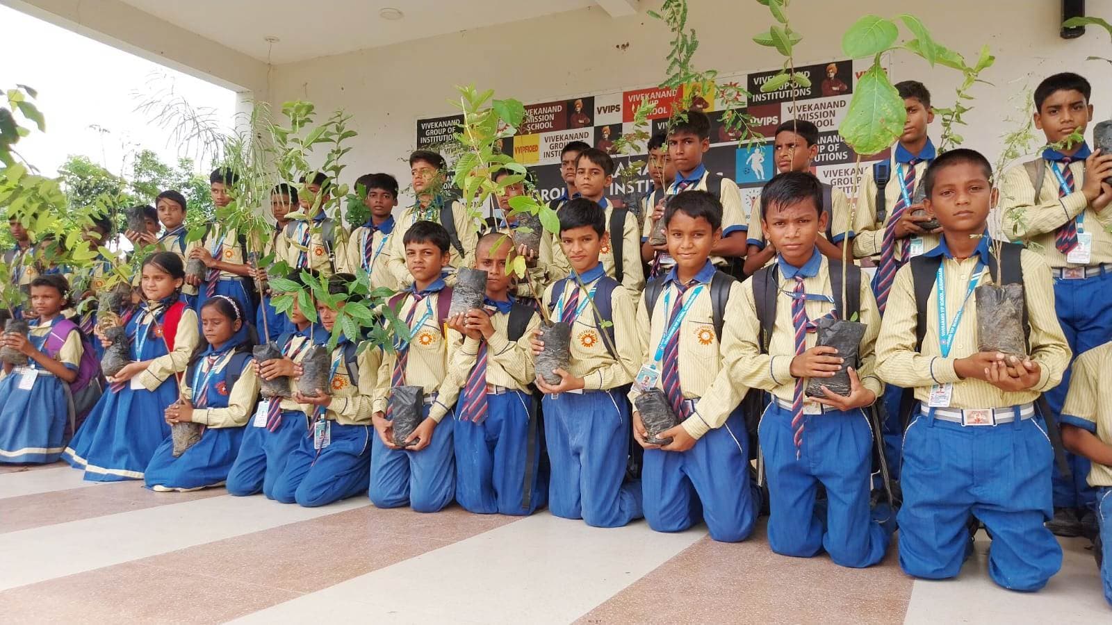 हरियाली से आयेगी खुशहाली : डॉ शंभू