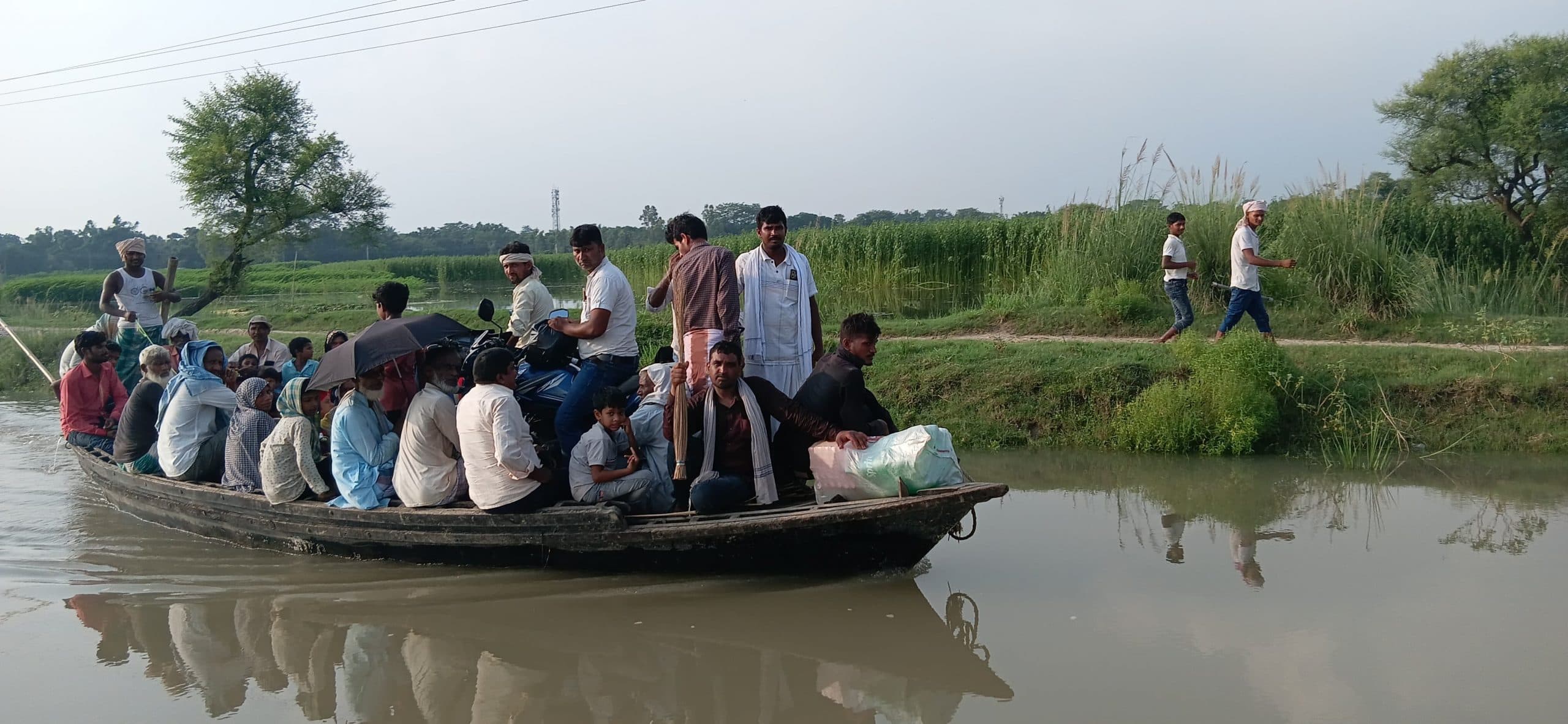 अमदाबाद के दर्जन भर गांव बाढ़ के पानी से घिरे, आवागमन में हो रही समस्या